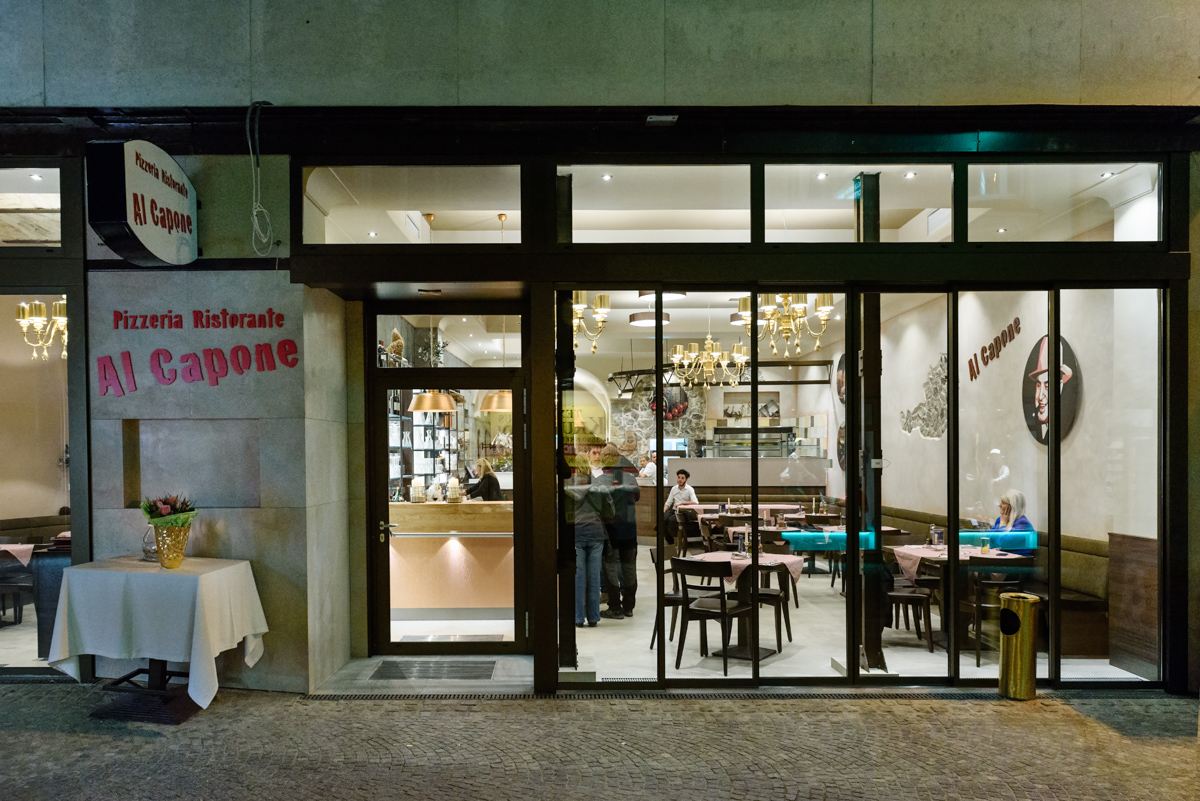 Al Capone Pizzeria Ristorante Krems bei Nacht